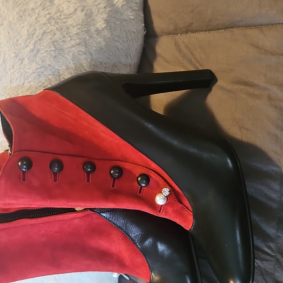 Ralph Lauren Red and Black Heeled Boots - Picture 4 of 11